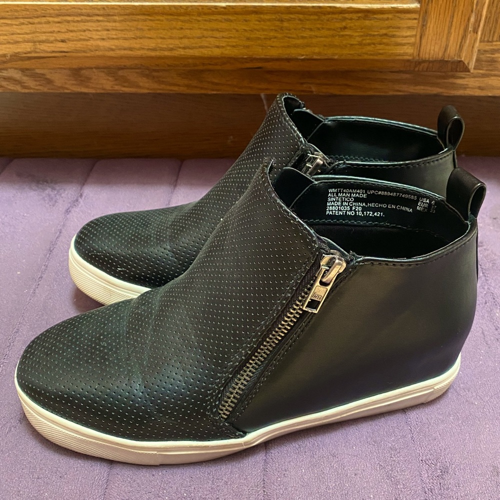 Black dress sneakers